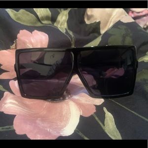 🚩*NEW* Gloss Black Sunglasses